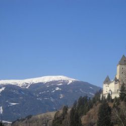 Skifahren im Fruehjahr ist garantiert (Aineck 2.220 m).jpg